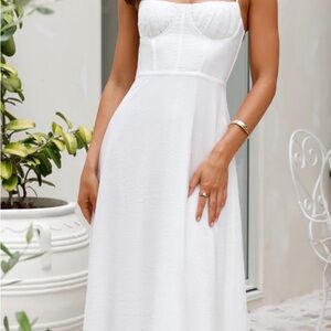 Elegant White Strapless Dress